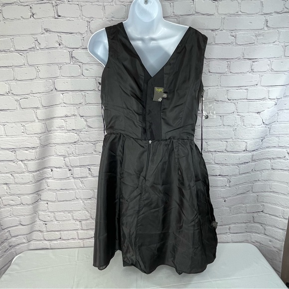 Taylor Nordstrom Black Striped Fit Flare Lined Belted Dress Size 12R Skater NWT - Picture 8 of 10